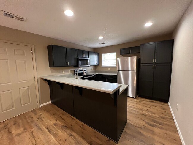 Building Photo - 105 Garden Cir