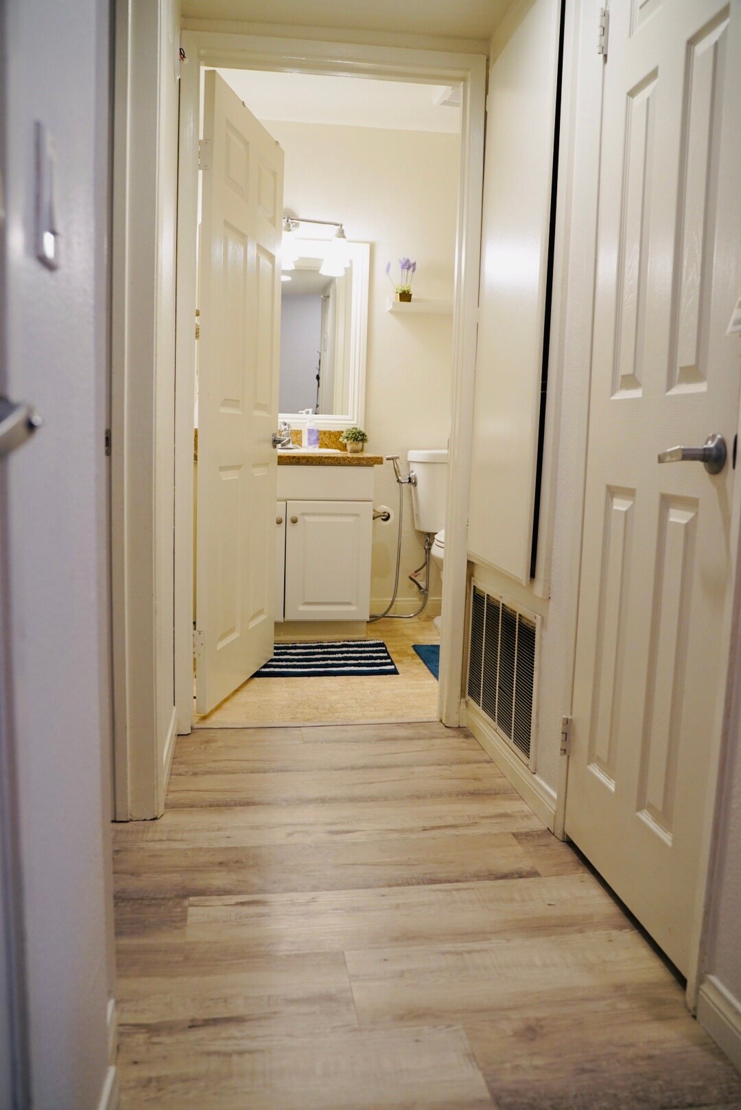 Building Photo - 21500 Burbank Blvd