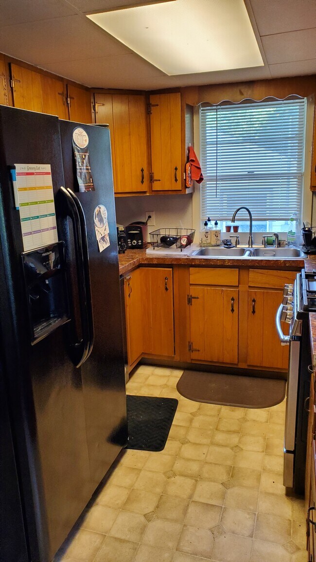 Building Photo - 1127 S Allen St