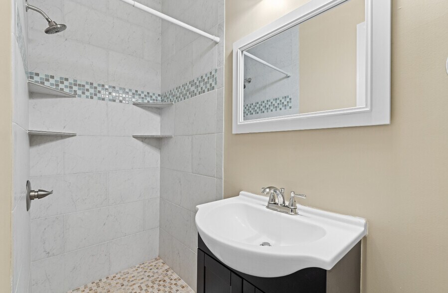 Building Photo - 873 E Livingston Ave