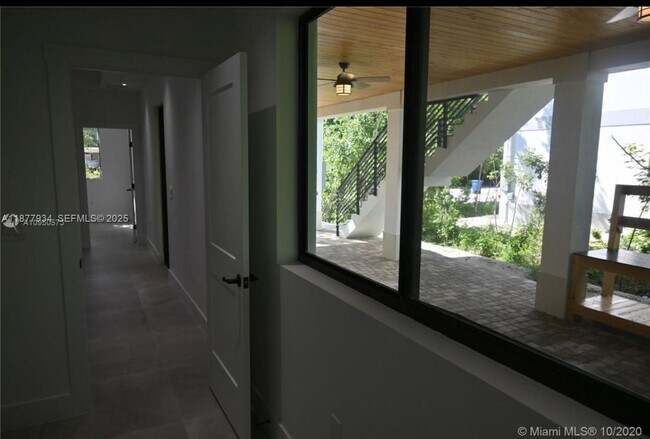 Building Photo - 14 Coral Dr