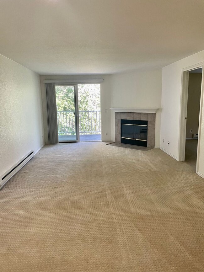 Building Photo - Location, Location, Location Prime Bellevue Condo with Private Balcony