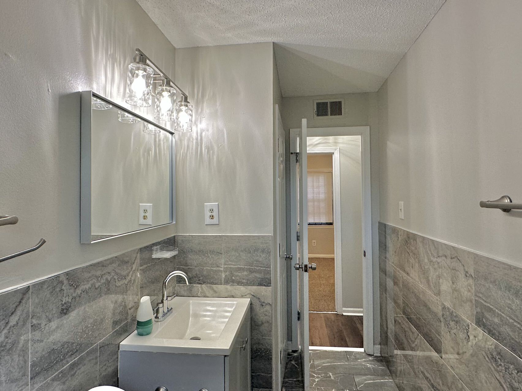 Building Photo - 4167 Cochese Rd