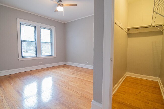 Building Photo - 2056 W Arthur Ave