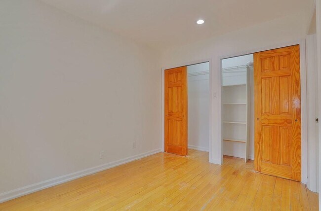 Building Photo - 108 Hutton St