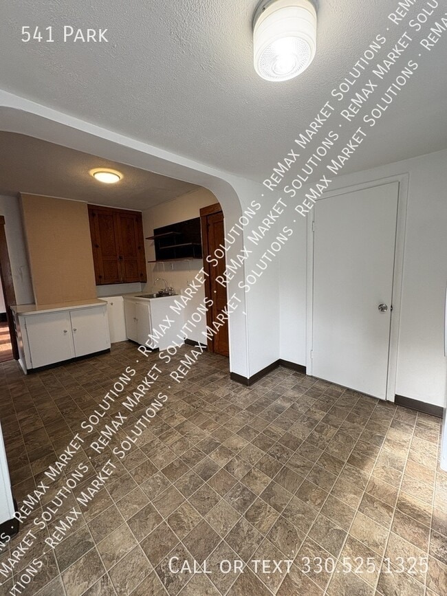 Building Photo - 541 Park-