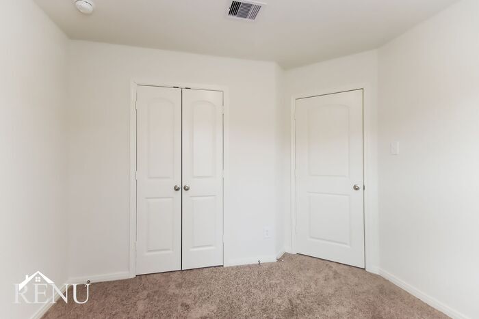 Building Photo - 10474 Sweetwater Creek Dr