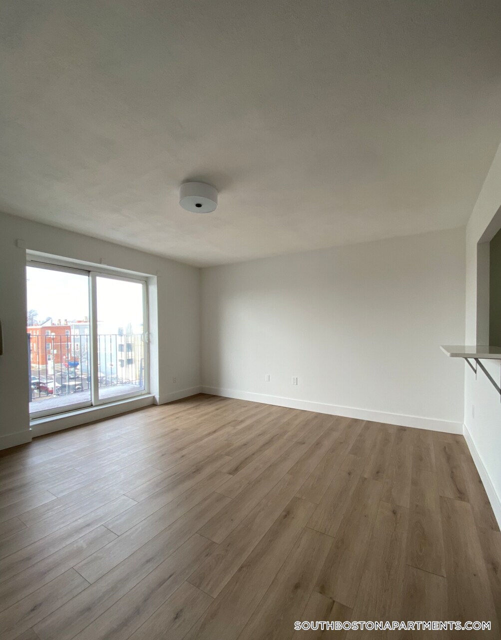 Building Photo - 741 E 6th St