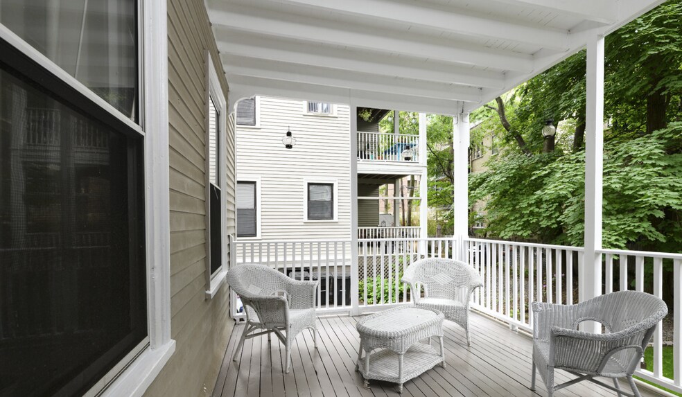 Building Photo - 10 Trowbridge St