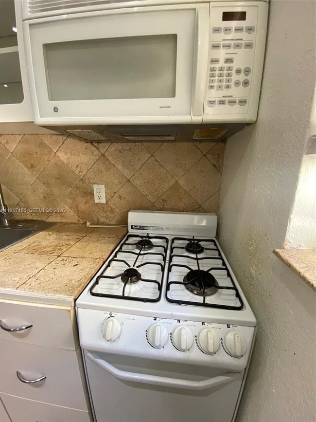 Building Photo - 635 8th St