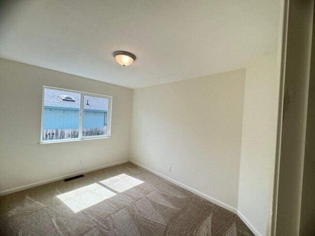 Building Photo - Beautifully Remodeled 3-Bedroom, 2-Bathroom home waiting for you !