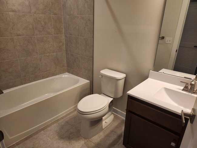 Building Photo - Chesterfield-Midlothian Area- Modern Condo