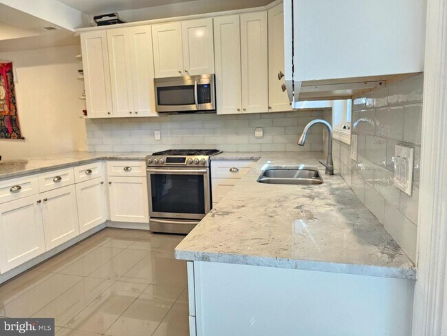 Building Photo - 1311 S St SE