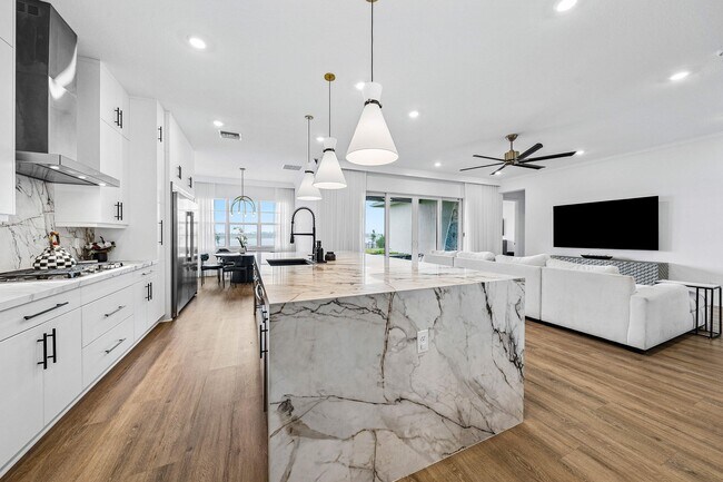 Building Photo - 655 Hookline Cir