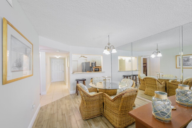 Building Photo - 4250 N Hwy A1A