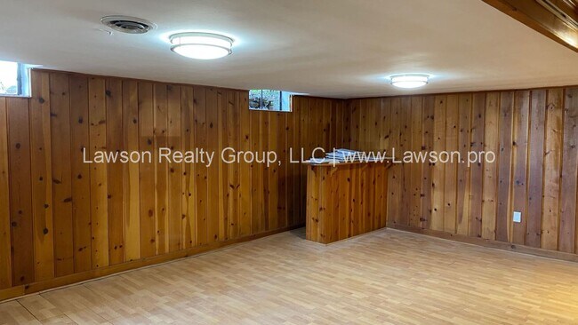 Building Photo - Lovely 4 Bedroom 3 Bath Home in South Roanoke