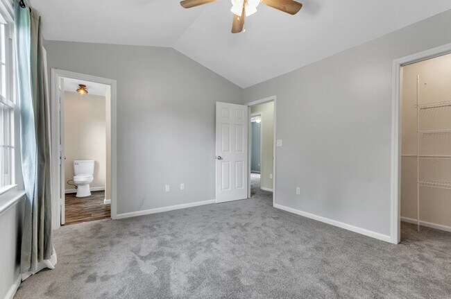 Building Photo - 517 Laurel Tree Ln