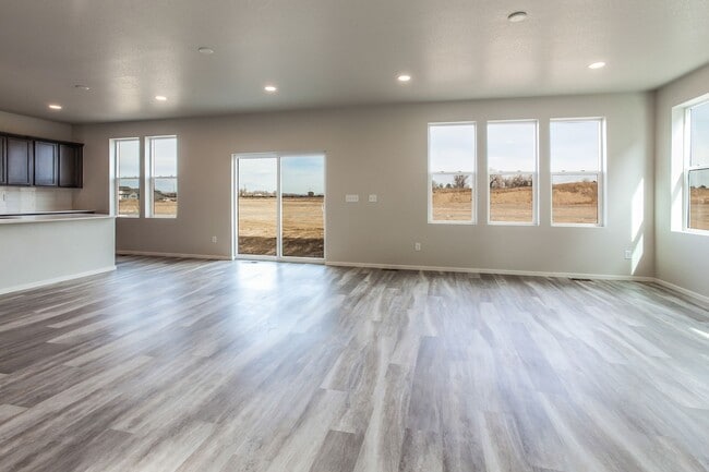 Building Photo - Exquisite 3 Bed 2.5 Bath Single Family Home