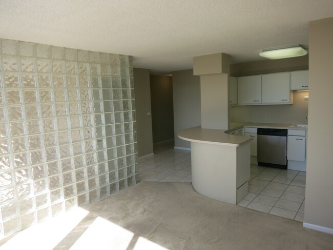 Building Photo - 2754 N Hampden Ct