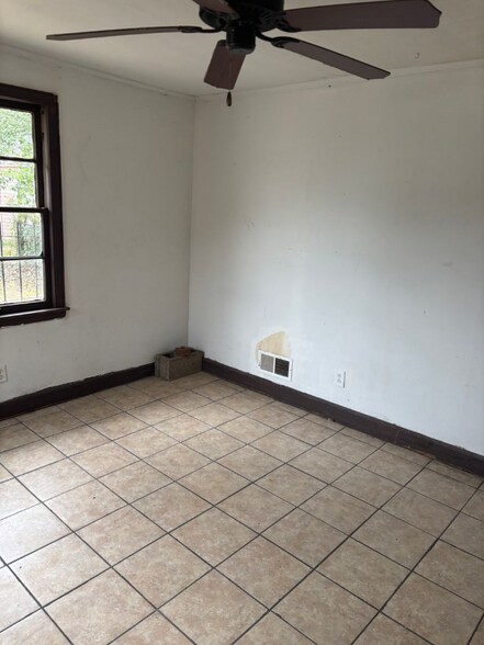 Building Photo - 605 Indian Cir