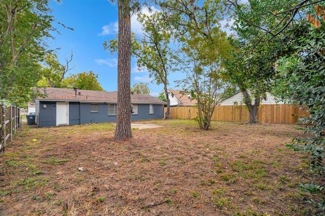 Building Photo - 1704 Foster Dr