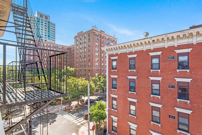 Building Photo - 300 Hudson St