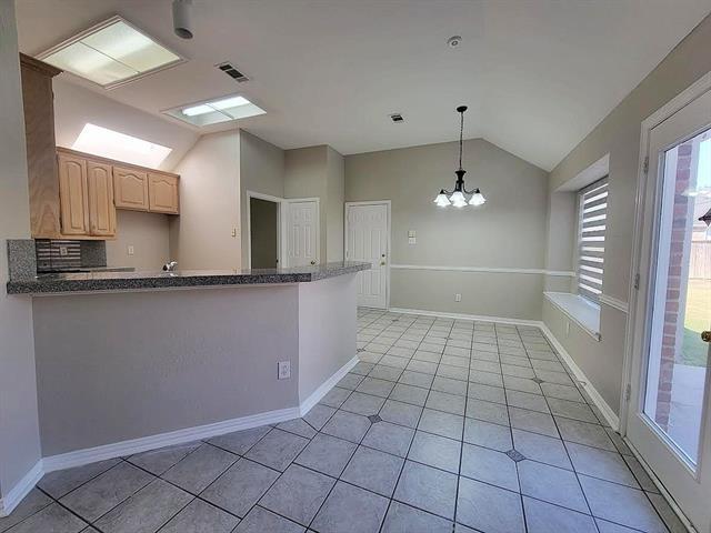 Building Photo - 1144 San Saba Dr