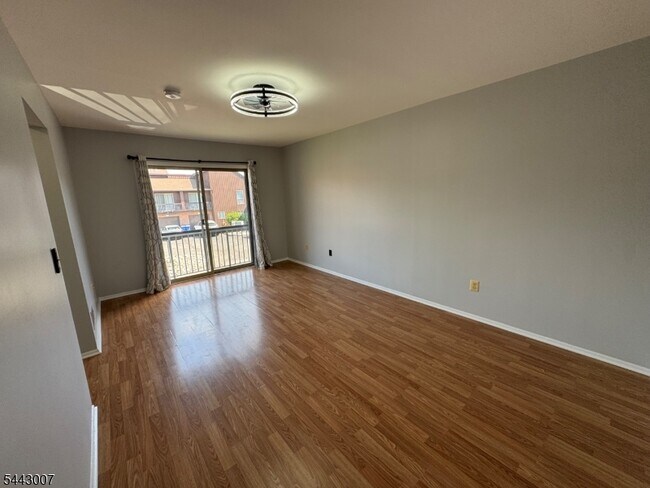Building Photo - 3811 Bloomingdale Dr