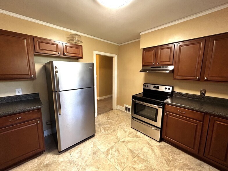 Kitchen 3 - 2919 Henry St