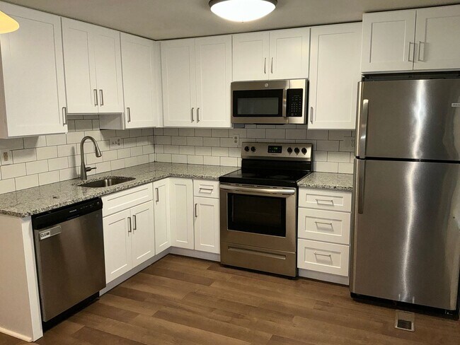 Building Photo - 20520 Strath Haven Dr