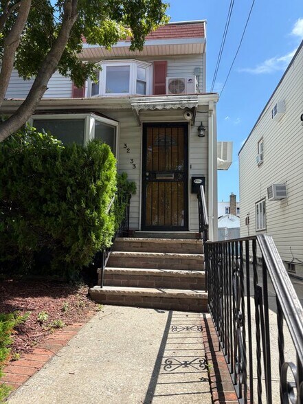 Building Photo - 3233 200 Street