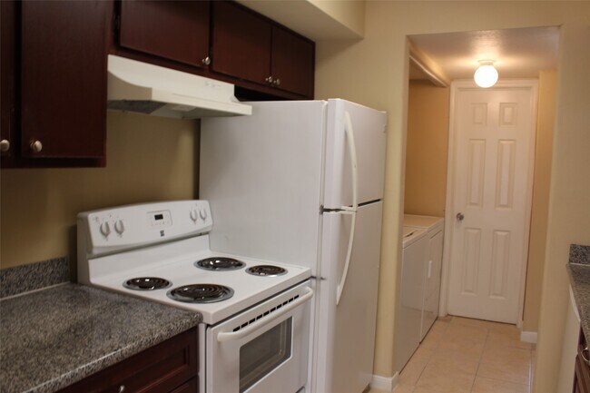 Building Photo - 16111 Aspenglenn Dr