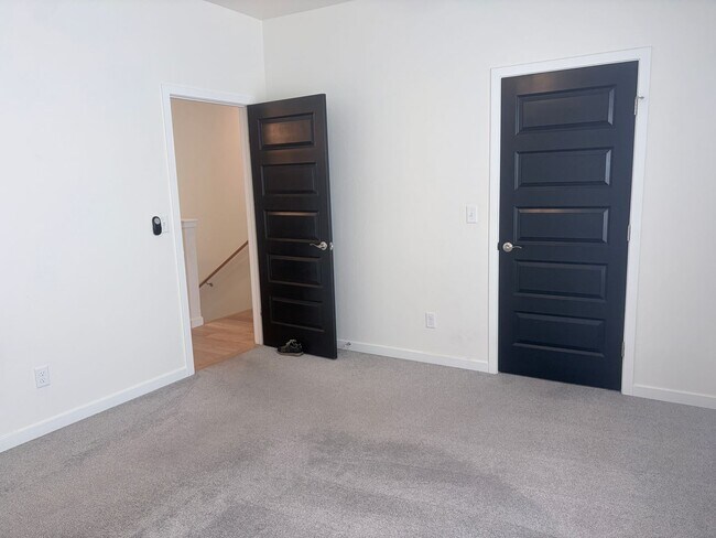 Building Photo - 220 Metz Ln
