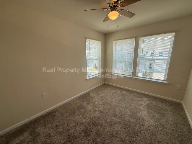 Building Photo - 886 Falls Grove Trl