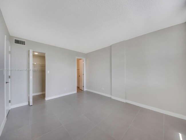 Building Photo - 108 Royal Pk Dr