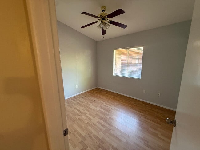 Building Photo - 2527 S Maple Ave