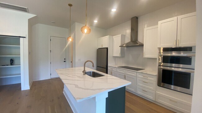 Building Photo - 321 Sophia Rain Dr