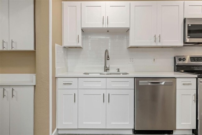 Building Photo - 4622 W El Prado Blvd