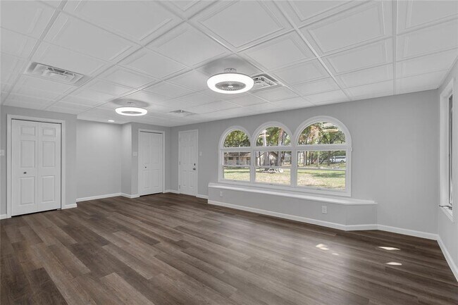Building Photo - 2101 Mimosa Dr