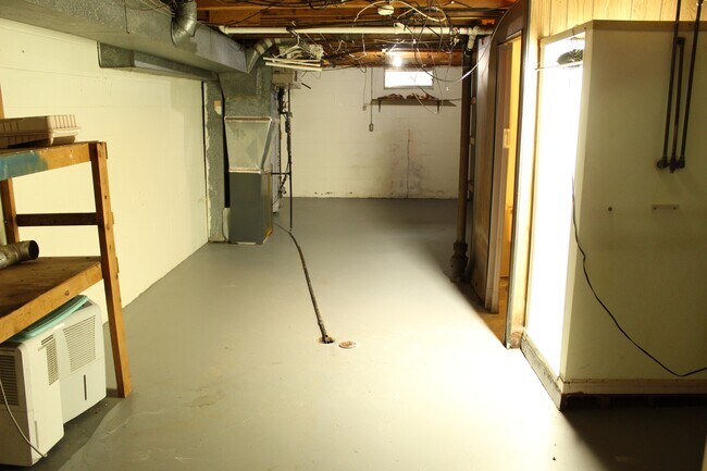 Building Photo - 1703 Shady Lane Rd