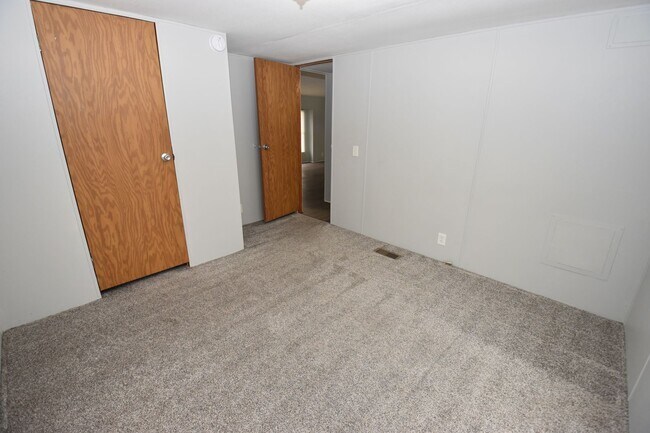 Building Photo - 2 Bedroom Waterfront Home in Riley Village