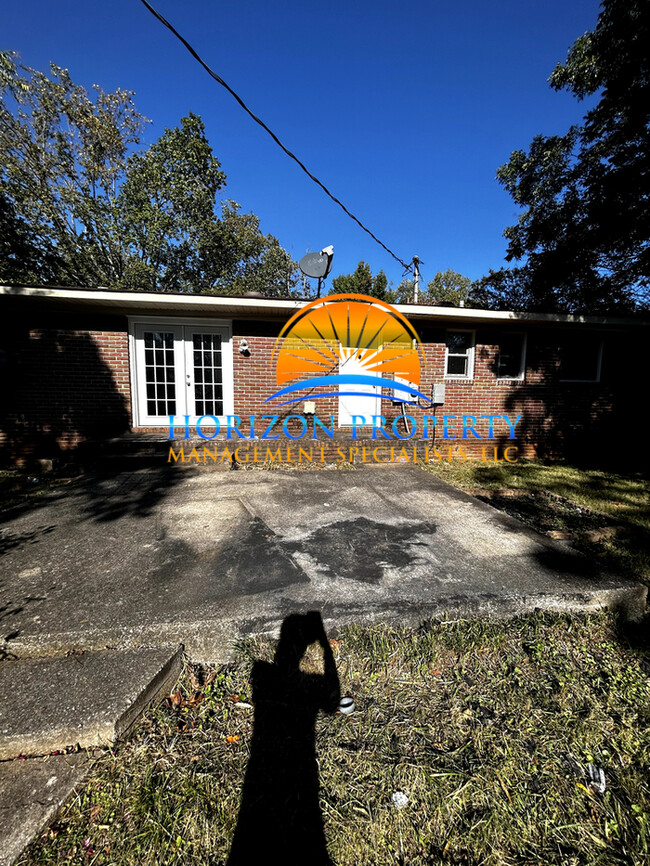 Building Photo - 703 Lantana Way NW