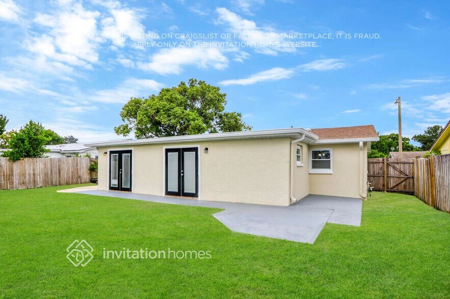 Building Photo - 7410 Ivanhoe Dr