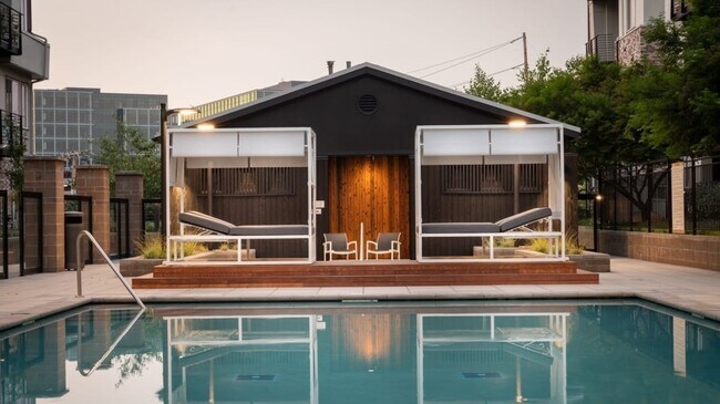 Building Photo - 1202 N 10th Pl