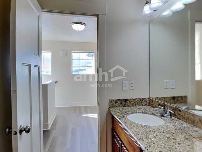 Building Photo - 4792 Addison Ave