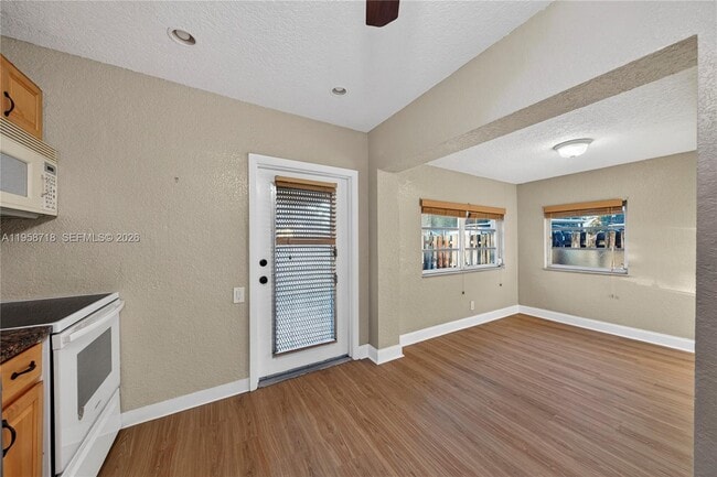 Building Photo - 5265 NE 1st Terrace