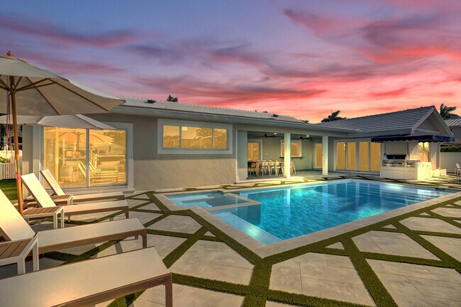 Building Photo - 885 Nafa Dr