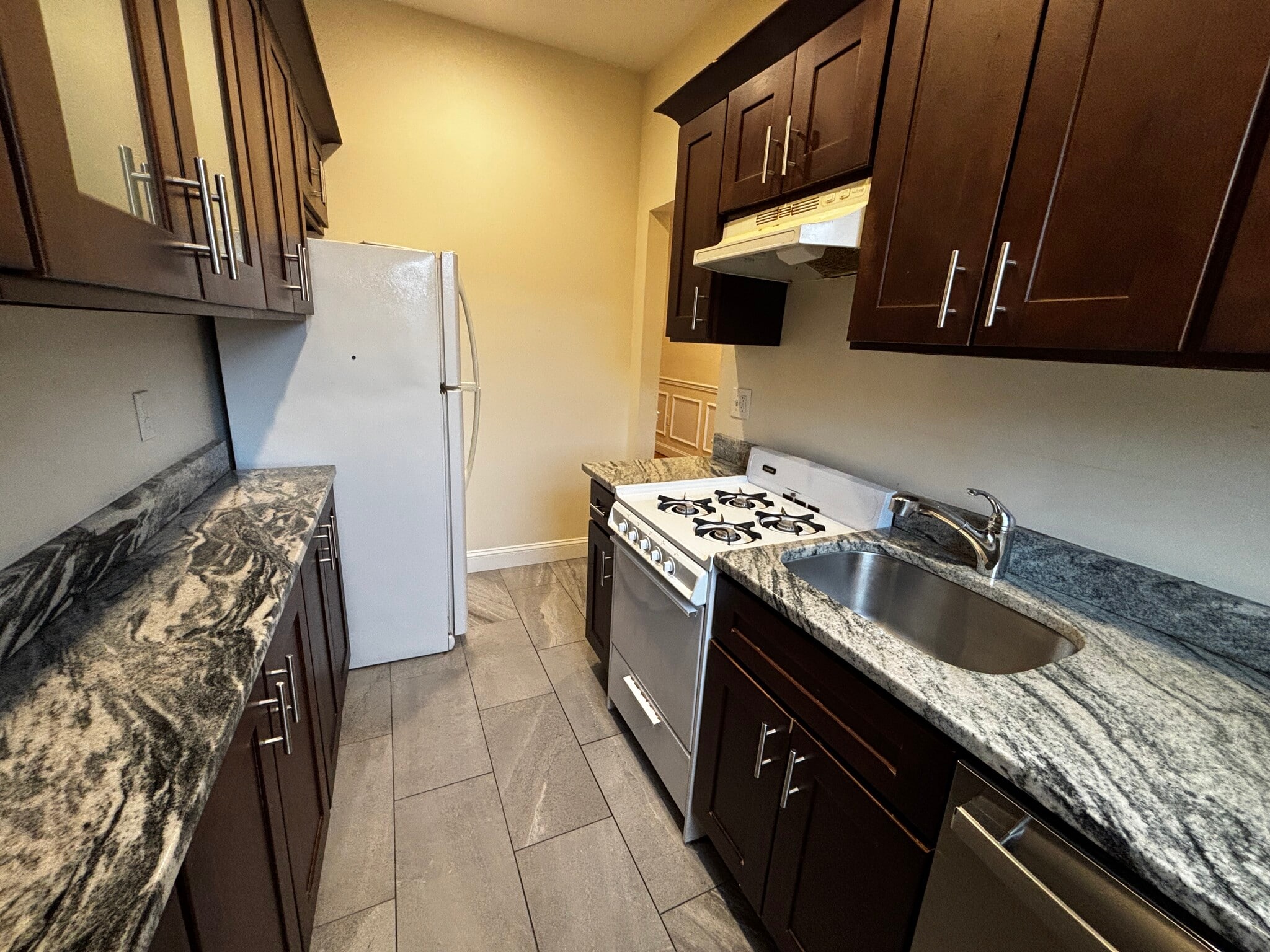 Building Photo - 18 Glenville Ave