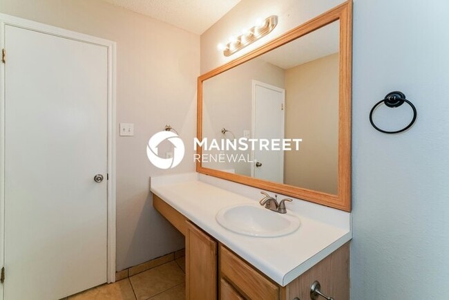 Building Photo - 3 Bedroom Pet-Friendly Home in San Antonio...