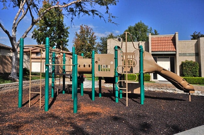 Building Photo - Charming 2BR Condo with Nice Patio and 1 Car Garage!!!